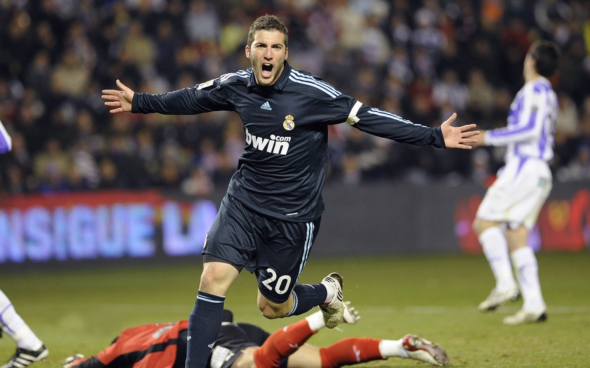 _未来智能跑鞋:科技助力每一步_,未来科技鞋子好不好