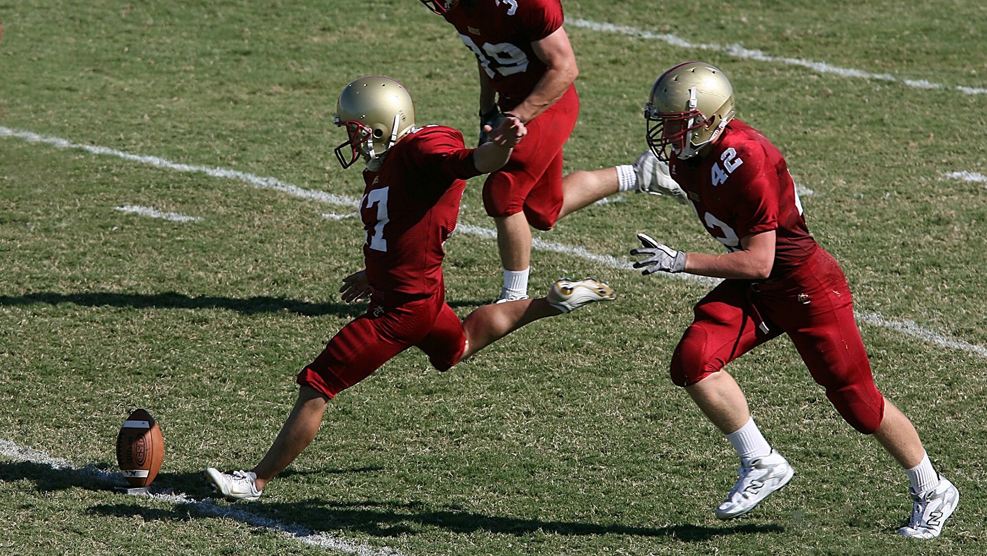 城市夜跑灯光盛典,点亮夜空的运动狂欢,夜光跑道实景